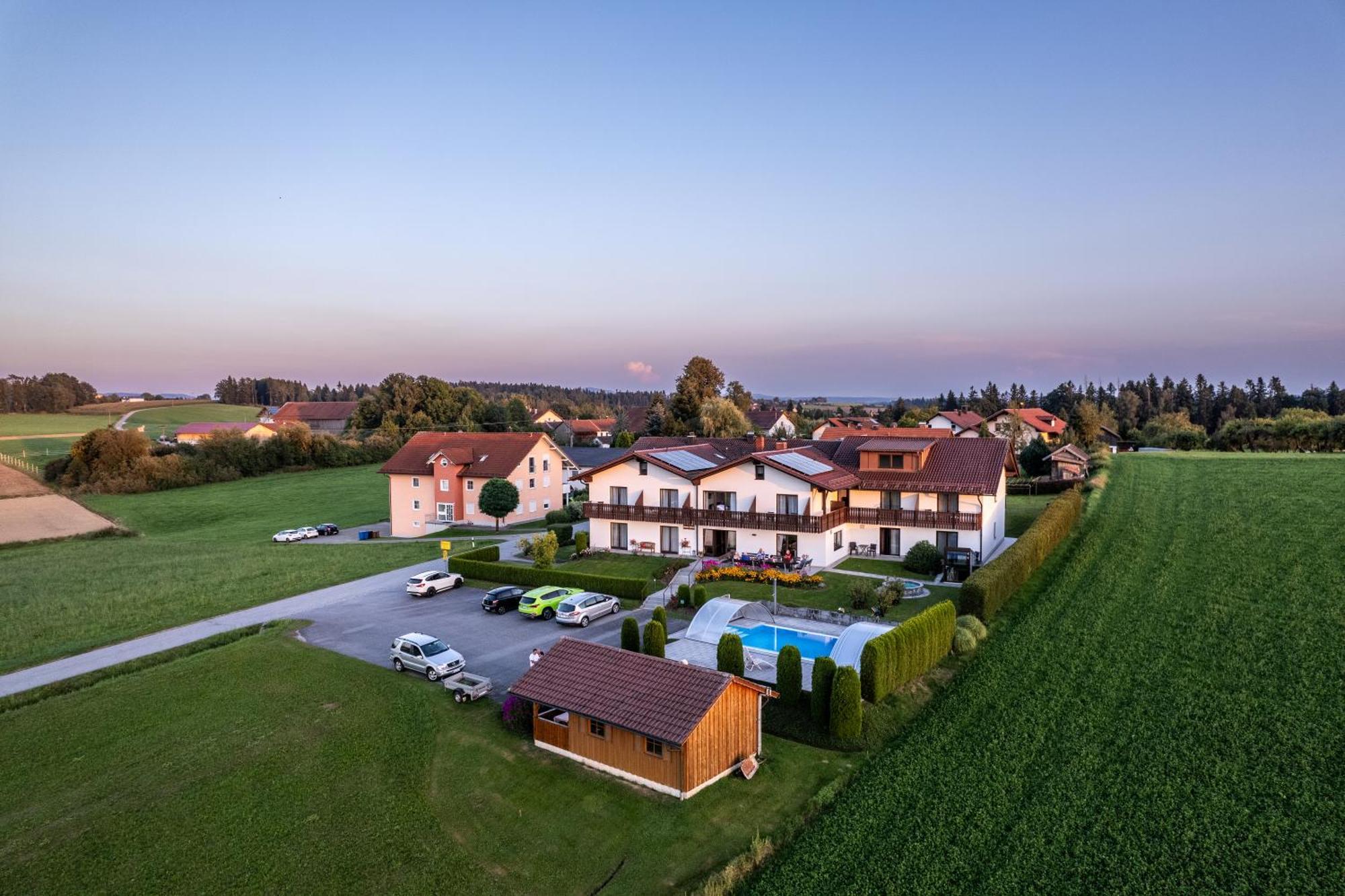 Pension Ambros Büchlberg Exterior foto